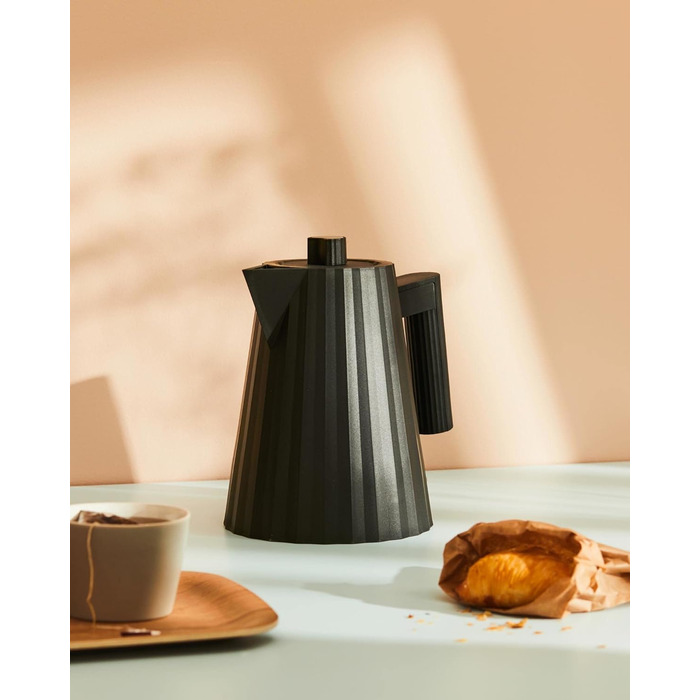 Електричний чайник Alessi Plissé MDL06/1 B - чорний, 1 л, 2400 Вт, з європейським штекером