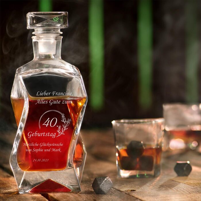 Maverton Whiskey Decanter + Set of 4/6 Whiskey Glasses with Engraving - 700ml Whiskey Decanter - Perfect for Christmas - Birthday Gift for Men - Congratulations