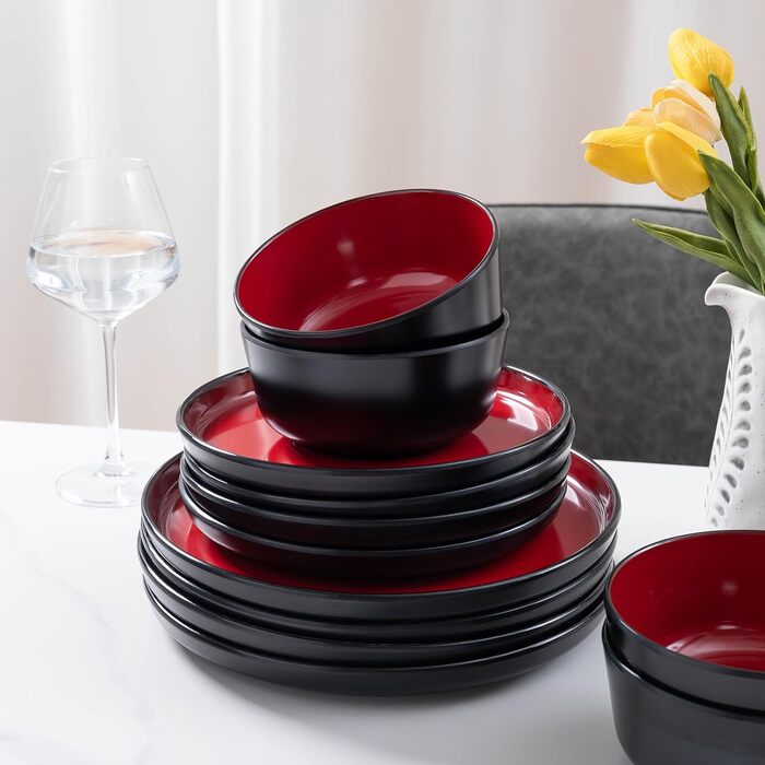 Набір посуду на 4 особи (12 предметів): тарілки для їжі, десертні тарілки, миски для каші, легкі тарілки та миски з меламіну. Підходить для кемпінгу, дачі, пікніків. Кольори: червоний та чорний.