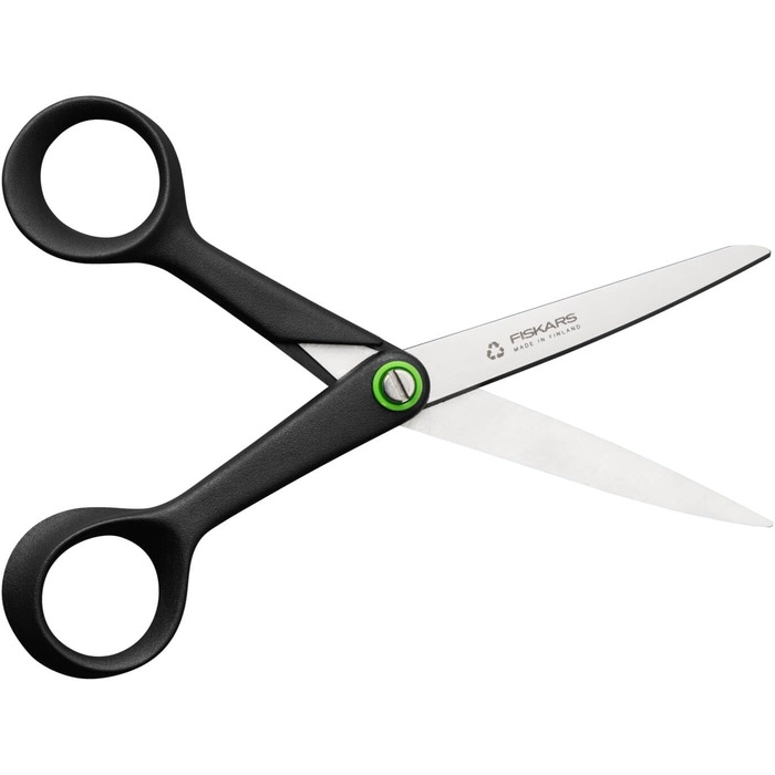 Універсальні ножиці Fiskars ReNew 16,7 см, чорні, з переробленої нержавіючої сталі та пластику, ергономічна ручка, модель 1074543