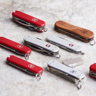 Швейцарський ніж Victorinox Mini Champ Alox: багатофункціональний інструмент, 15 функцій, Swiss Made, з відкривачем листів, відкривачем пляшок, інструментом для зачистки дротів, сріблястого кольору