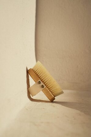 RUHI Body Brush/Dry Brush VEGAN/ 100% Natural Sisal Bristles (HARD)/ handcrafted in Germany, FSC-certified beechwood & plastic-free for dry brushing massage (dry brush) against cellulite
