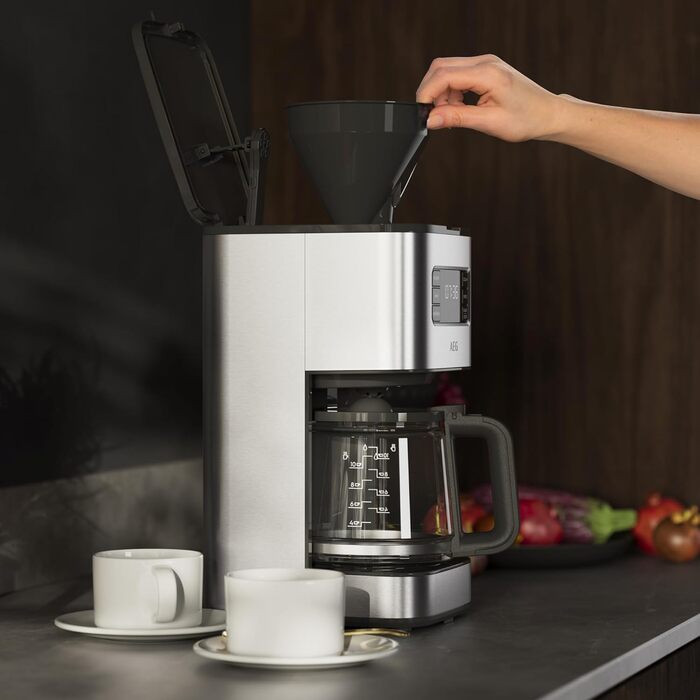 Кавоварка AEG CM5-1-6ST Deli 5, 1,5 л, нержавійка, таймер, підтримка тепла, авто-вимкнення, захист від протікання, індикатор рівня води