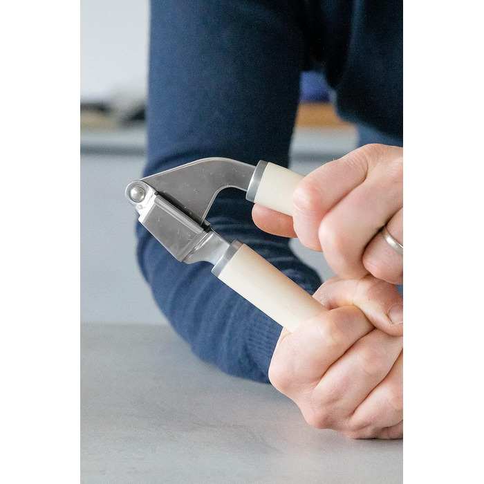 Прес для часнику KitchenAid Empire Red (Мандарин) з нержавіючої сталі, придатна для миття в посудомийній машині