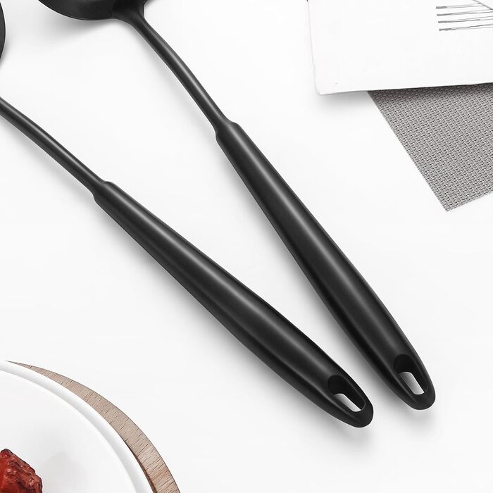 Набір кухонних аксесуарів з нержавіючої сталі 304, 12 предметів. Комплект кухонного начиння з лопатками, шумівками, ложками, друшляками, шпателями, виделкою для пасти та щипцями. Можна мити в посудомийній машині. Чорний колір.