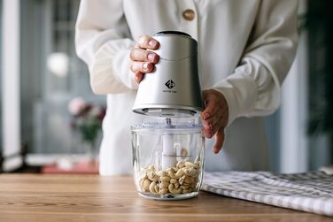 Електричний подрібнювач Family Care для кухні: 3 титанові леза, 300W, скляна чаша 600 мл, багатофункціональний, для м'яса, цибулі, овочів, горіхів, льоду