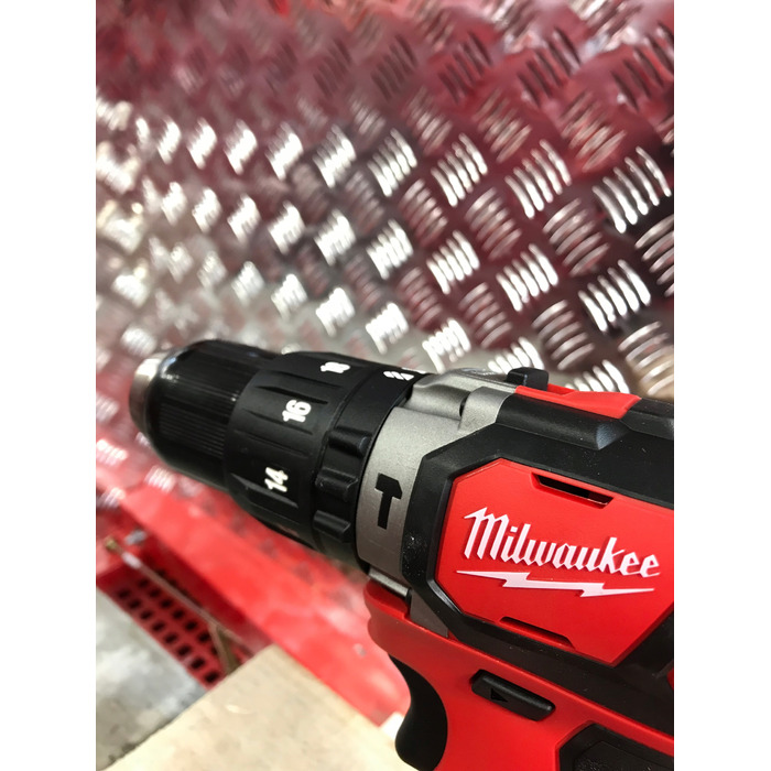Акумуляторний ударний дриль-шурупокрут Milwaukee M18 BPD-0, 18 В, 50 Нм