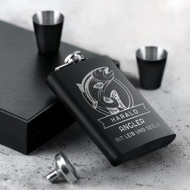 Набір Maverton Flachmann Set: фляга 200 мл з гравіюванням + 4 стаканчики 20 мл з воронкою, чорний матовий, з зображенням риби