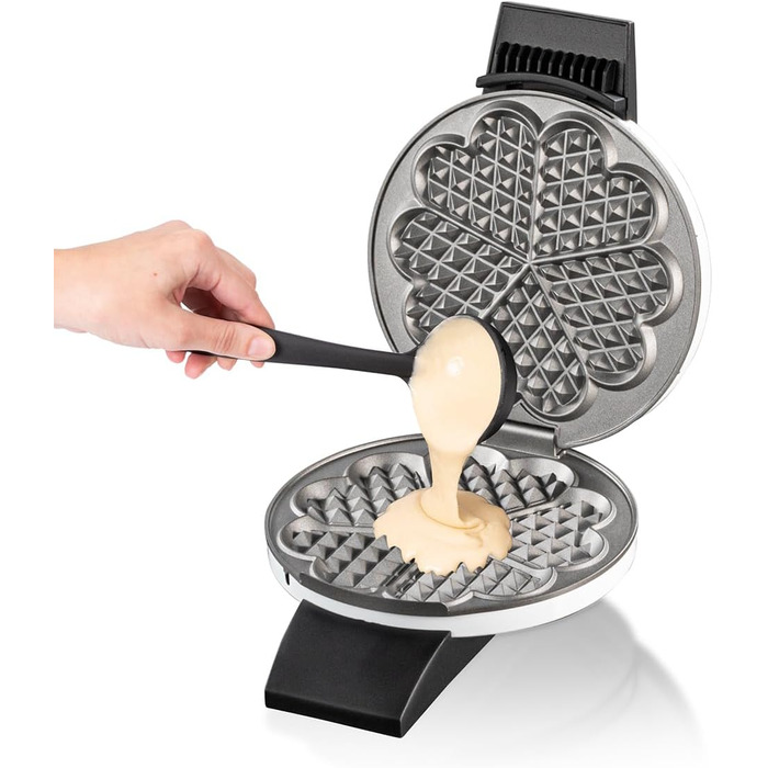 Вафельниця Cloer 1621 для класичних вафель у формі серця, 930 Вт, розмір вафелі 15,5 см, регульований ступінь прожарювання, білий колір, метал, одноразова