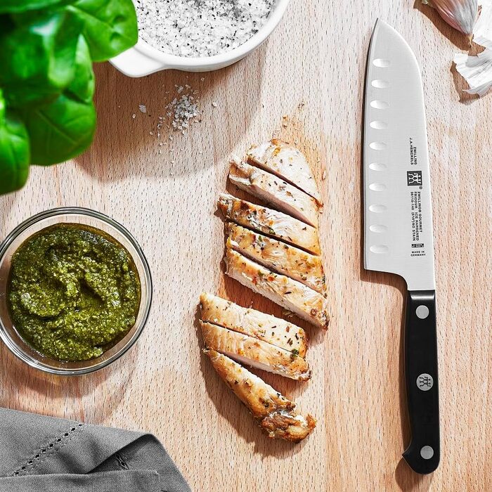 Ніж сантоку ZWILLING Gourmet 18 см, нержавіюча сталь, ергономічна пластикова ручка, чорний, зроблено в Німеччині