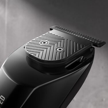 The Beard Hedger® by MANSCAPED®, beard trimmer/beard shaver, 20 length settings, stainless steel T-blade for precise trimming, 60 minutes of cordless runtime, waterproof