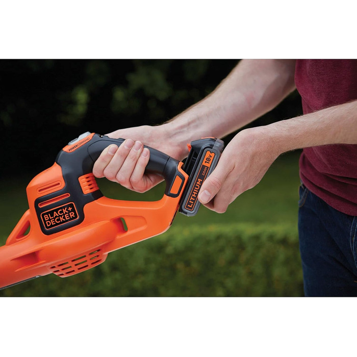 Black+Decker Cordless Leaf Blower GWC1820PCB (18 Volt, up to 209 km/h blowing speed, effortlessly removes dirt and leaves, with PowerCommand, delivered without battery and charger)