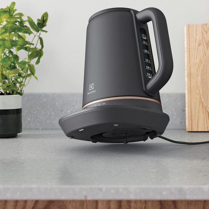 Електричний чайник Electrolux Explore 7 E7K1-6BP: акумуляторний, з регулюванням температури, 1.7 л, Black Pearl