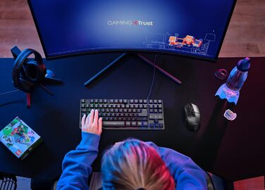 Trust GXT 1794 Комплект для геймінгу: клавіатура QWERTZ DE, миша та килимок, LED підсвітка, бездротова миша (80 годин), компактна TKL USB клавіатура, чорний