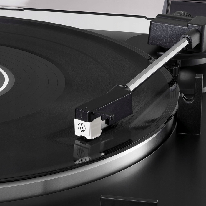 Вініловий програвач Audio-Technica AT-LP60XBT з пасиковим приводом та попереднім підсилювачем, чорний