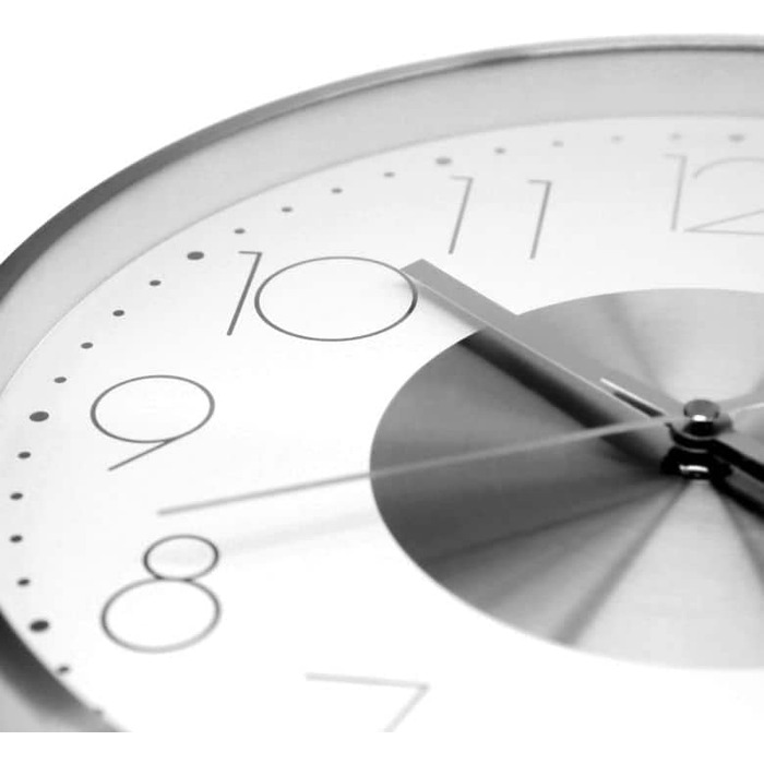 Modern Silent Aluminum Wall Clock, 30 cm Diameter, No Ticking Sounds, for Living Room, Bedroom, and Office (Silver White)