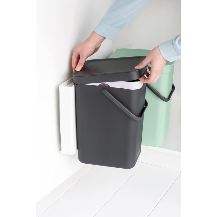 Сміттєвий кошик Brabantia Sort & Go з кришкою 16 л (світло-зелений), компактний контейнер для сортування відходів з ручкою