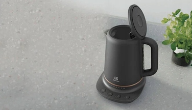 Електричний чайник Electrolux Explore 7 E7K1-6BP, 2400 Вт, 1,7 л, чорний