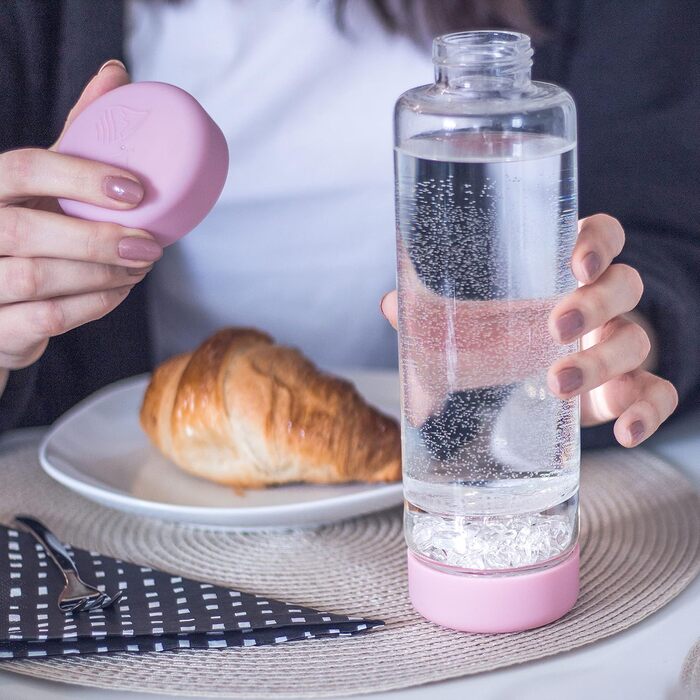 VitaJuwel inu! CRYSTAL blossom rose | The water bottle with quartz crystal for individualists