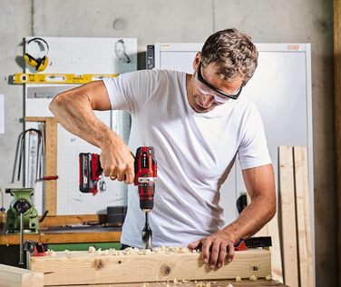 Набір акумуляторних інструментів Einhell Power X-Change (18 В): дриль-шуруповерт TE-CD 18/40, кутова шліфмашинка TC-AG 18/115 Li, електролобзик TC-JS 18 Li, з акумулятором 4.0 Ah, зарядним пристроєм, аксесуарами та сумкою