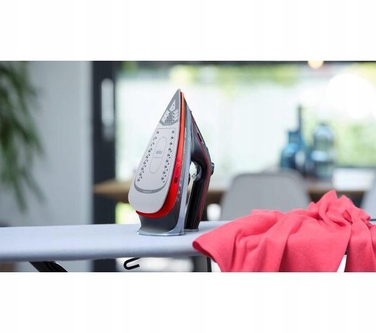 Парова праска Braun SI5057RD 2700 Вт, система захисту від крапель, вертикальне прасування