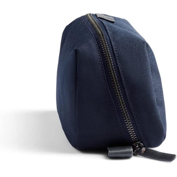 Чоловіча косметичка Bellroy Kulturbeutel Plus Navy - стильна та зручна сумка для подорожей