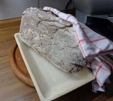 Bread loaf pan ceramic, bread baking mold for 500g bread and up to 750g bread, made with clay from Germany, produced in Bavaria. Bread recipes online, bread baking mold.