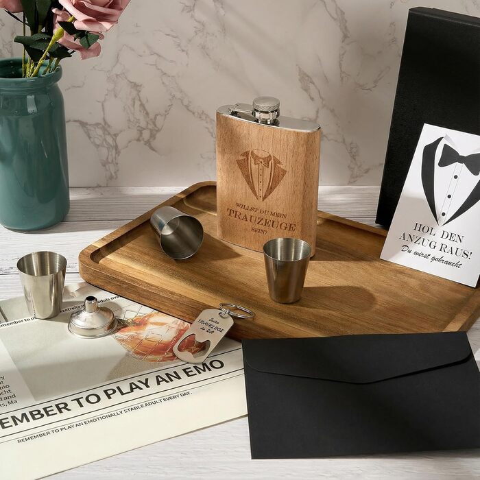 Персоналізований набір фляг 8oz з гравіюванням – фляга з нержавіючої сталі, 4 склянки, воронка & подарункова коробка для дружків, подарунок на весілля для чоловіків та жінок (колір дерева)