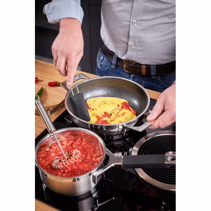 RÖSLE Ginger and Garlic Press in Professional Quality, with Folding Strainer, Stainless Steel 18/10, Dishwasher Safe (Garlic Press with Scraper, Bundle with Dough Scraper)