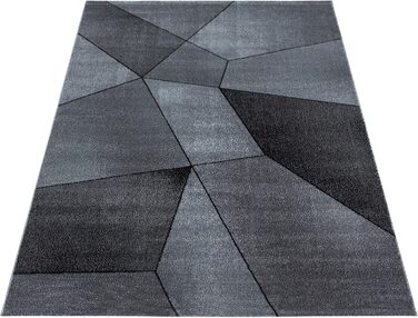 Килимок для вітальні HomebyHome 120x170 см сірий абстрактний геометричний дизайн. Підходить для спальні, кухні, їдальні, дитячої кімнати. Короткий ворс, м'який, легкий у догляді. Прямокутний килим 120 x 170 см сірого кольору.