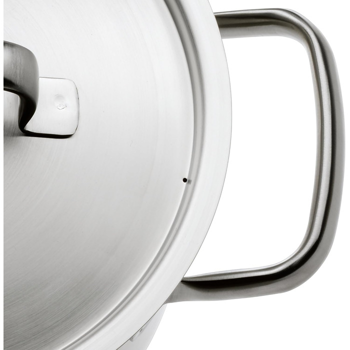 Каструля WMF Gourmet Plus 16 см з нержавіючої сталі Cromargan® з металевим кришкою та відводом пари, 1.4 л, для індукційних плит, з внутрішньою міткою, матова, з ручкою