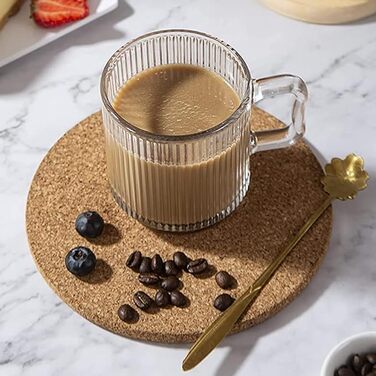 Склянка D.M DESIGN Master 350 мл з вертикальними смужками - для кави, чаю та напоїв. Зберігає тепло.