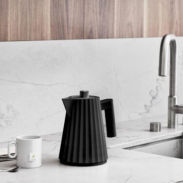 Електричний чайник Alessi Plissé MDL06/1 B - чорний, 1 л, 2400 Вт, з європейським штекером