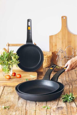 Набір сковорідок BRA Efficient з литого алюмінію з антипригарним покриттям Teflon Platinum Plus, чорний, 18x22x26 см, 4 шт.