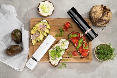 Електричні млини для солі та перцю ZWILLING ENFINIGY з керамічним механізмом, LED підсвічуванням, USB зарядкою, 2 шт, чорний і білий