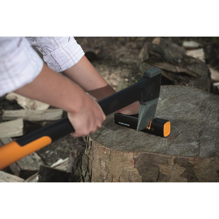 Точилка для ножів Fiskars Xsharp: керамічний точильний елемент, корпус з скловолокна, чорний/помаранчевий
