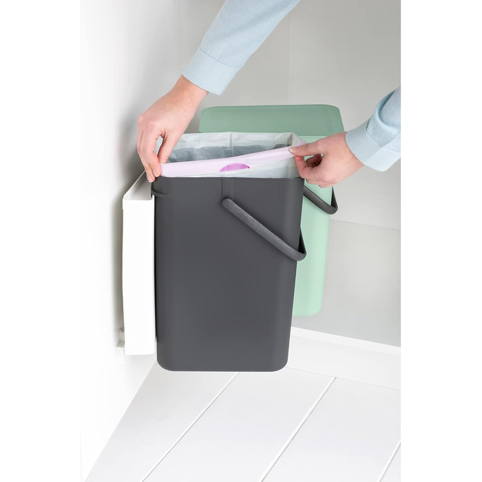 Сміттєвий кошик Brabantia Sort & Go з кришкою 16 л (світло-зелений), компактний контейнер для сортування відходів з ручкою