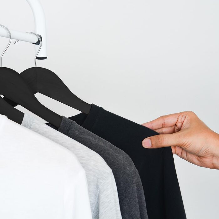 Плечики для одягу KEPLIN Starker з натурального дерева (30 шт.) з поворотним гачком 360° та перекладиною для штанів. Підходять для пальто, жакети, костюми. Економія місця в шафі. Чорний колір, 20 шт.