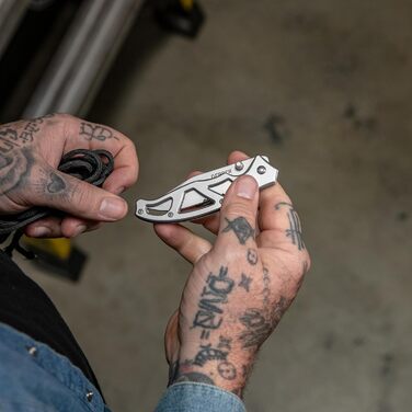 Gerber folding knife with plain edge and pocket clip