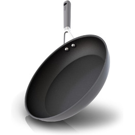 Набір посуду Ninja CW69010: 10 предметів, з антипригарним покриттям NeverStick, включає сковорідку (діаметр 30 см), каструлі з кришкою для соусів та супів.