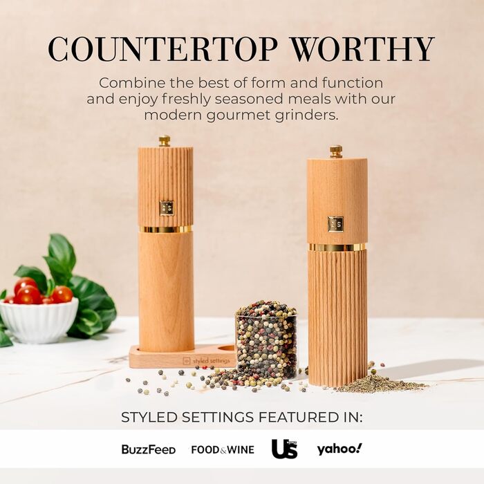 Набір для солі та перцю Styled Settings – 2 шт. ручні млини з регульованим керамічним жорном та дерев'яною підставкою. Ідеальний подарунок (бук).