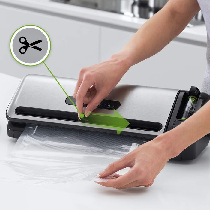 FoodSaver пристрій для вакуумної упаковки з нарізачем та зберіганням рулонів | ручний вакууматор та функція маринування | комплект вакуумних пакетів [FFS017X], срібляний, Standard