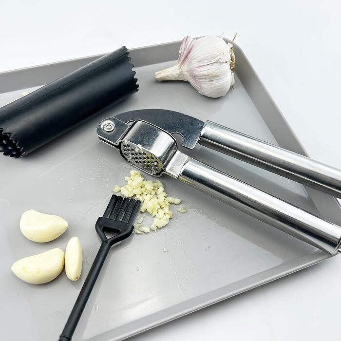 Прес для часнику Nutabevr з нержавіючої сталі з очищувачем та щіткою для чищення, прес для часнику з нержавіючої сталі, безпечний для миття в посудомийній машині