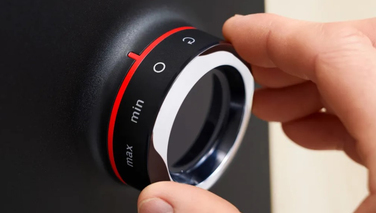 М'ясорубка Bosch MFWS440B: 3 диски, 4 тертки та насадка-наштовхувач