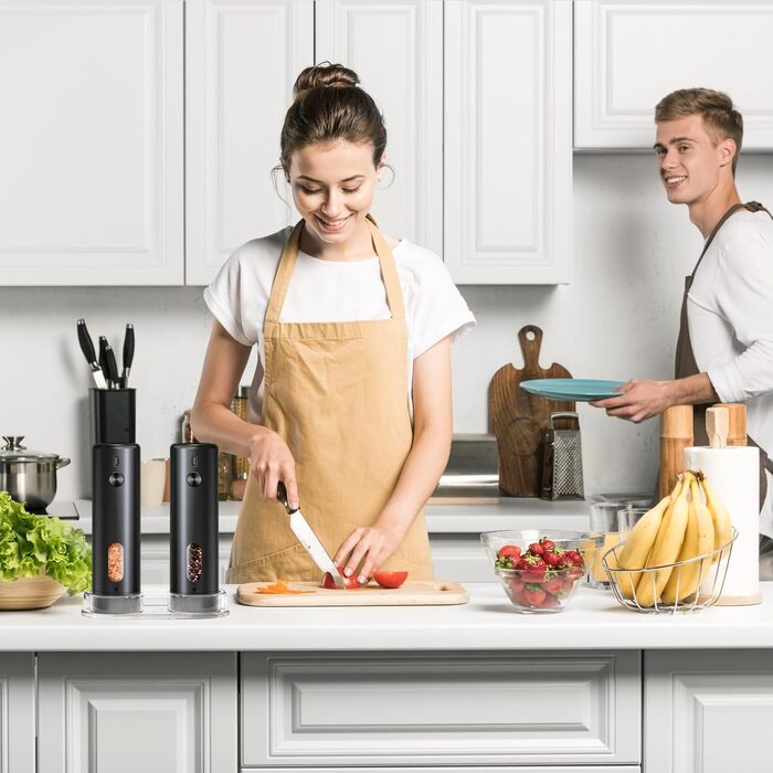 MERTTURM Electric Salt and Pepper Grinder Set with Stand, USB Rechargeable, Automatic Salt and Pepper Dispenser with Large Capacity, External Grind Adjustment for Kitchen (2-Piece Set)