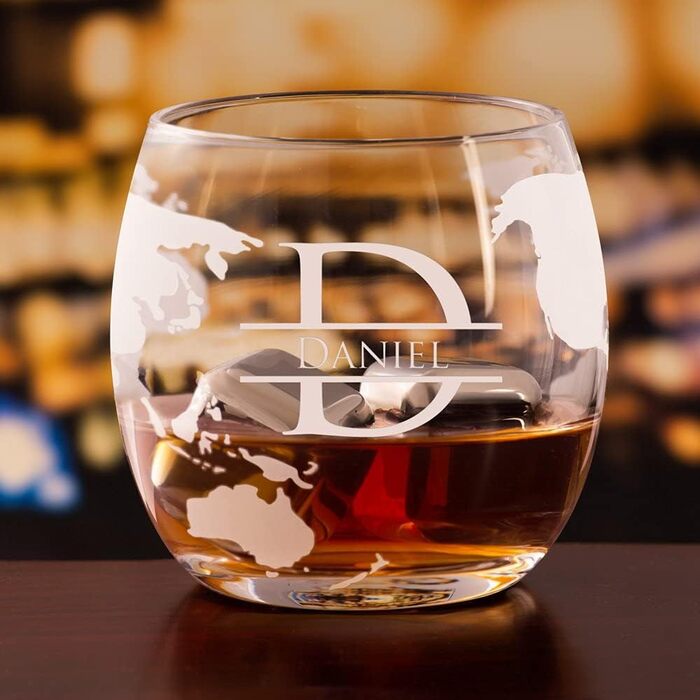 Maverton Whisky Decanter with Engraving - Globe with Ship, 850 ml - 2 Whisky Glasses Set - Whisky Decanter - Christmas Gifts - Personalized Birthday Gift for Men - Engraving
