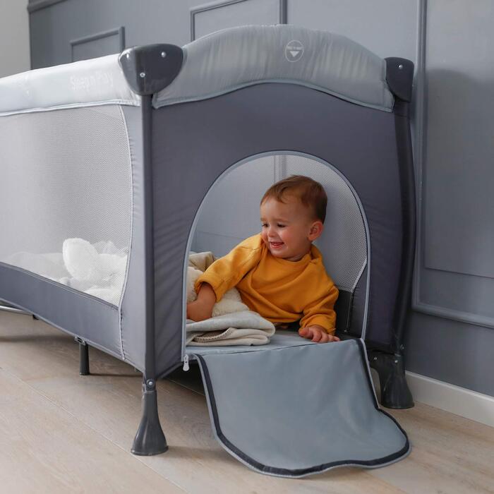 Дитяче дорожнє ліжечко Hauck Sleep N Play Center з пеленатором, підвісним дном для новонароджених, сумкою, колесами, боковим входом, компактне складання, для дітей від народження до 15 кг (Stone)