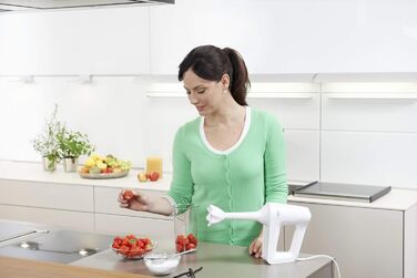 Braun MultiMix 3 HM 3105 Hand Mixer – Handheld Mixer with 5 Speed Settings & Turbo Function, including Whisk, Dough Hooks, Immersion Blender, and 600 ml Mixing and Measuring Cup, 500 Watts, White. MultiMix 3 - includes Whisk, Dough Hooks, Immersion Blender & Mixing and Measuring Cup
