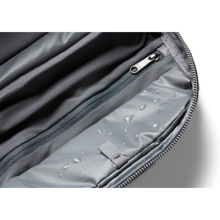 Чоловіча косметичка Bellroy Kulturbeutel Plus Navy - стильна та зручна сумка для подорожей