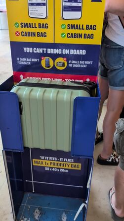 Чемодан ручної об'єму 24 л Cabin Max Anode 40x30x20 см з жорстким корпусом Hardscalen, сірий, 2 колеса